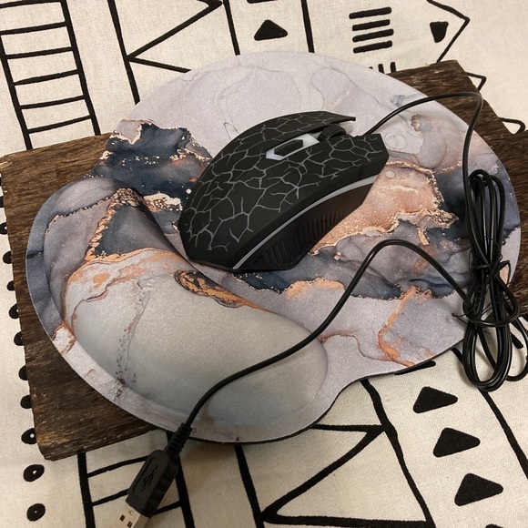 NWOT, LVLUP Corded Pro Gaming Mouse, Multi-Color Changing 📀 🐭 - Picture 8 of 10